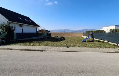 Telek családi háznak az eladás a Trenčianska Turná