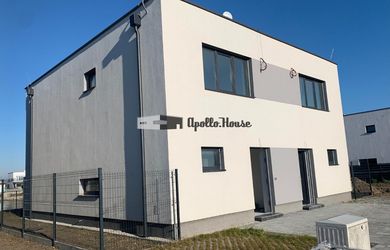 Családi ház az eladás a Boldog