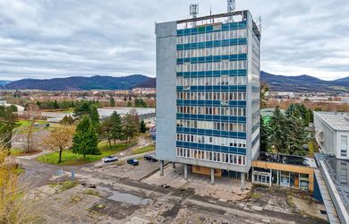 Adminisztratív épület az eladás a Humenné