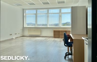 Irodák, adminisztratív helyiségek az bérlés a Prievidza