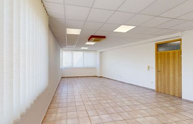 Irodák, adminisztratív helyiségek az bérlés a Šaľa