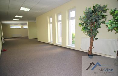 Adminisztratív épület az bérlés a Partizánske