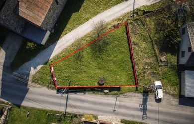 Telek családi háznak az eladás a Chvojnica