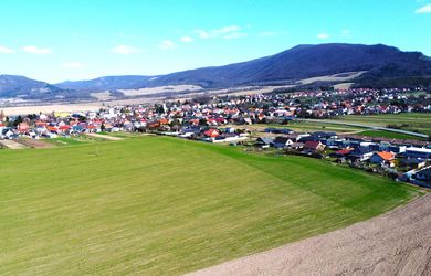 Telek családi háznak az eladás a Sološnica