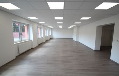 Üzlethelyiségek az bérlés a Nové Mesto nad Váhom