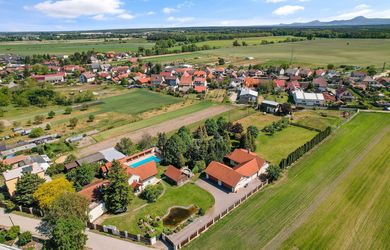 Telek családi háznak az eladás a Láb