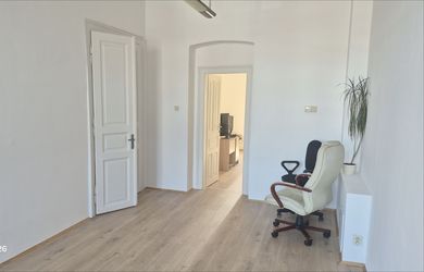 Irodák, adminisztratív helyiségek az bérlés a Žilina